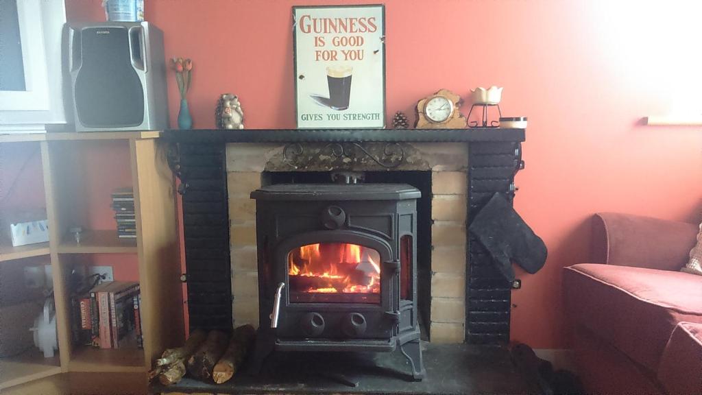 Cosy Lakeside Cottage John's hollow room 5
